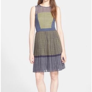 HALOGEN Size 4 Gray Yellow Aline Pleated Lined Dress